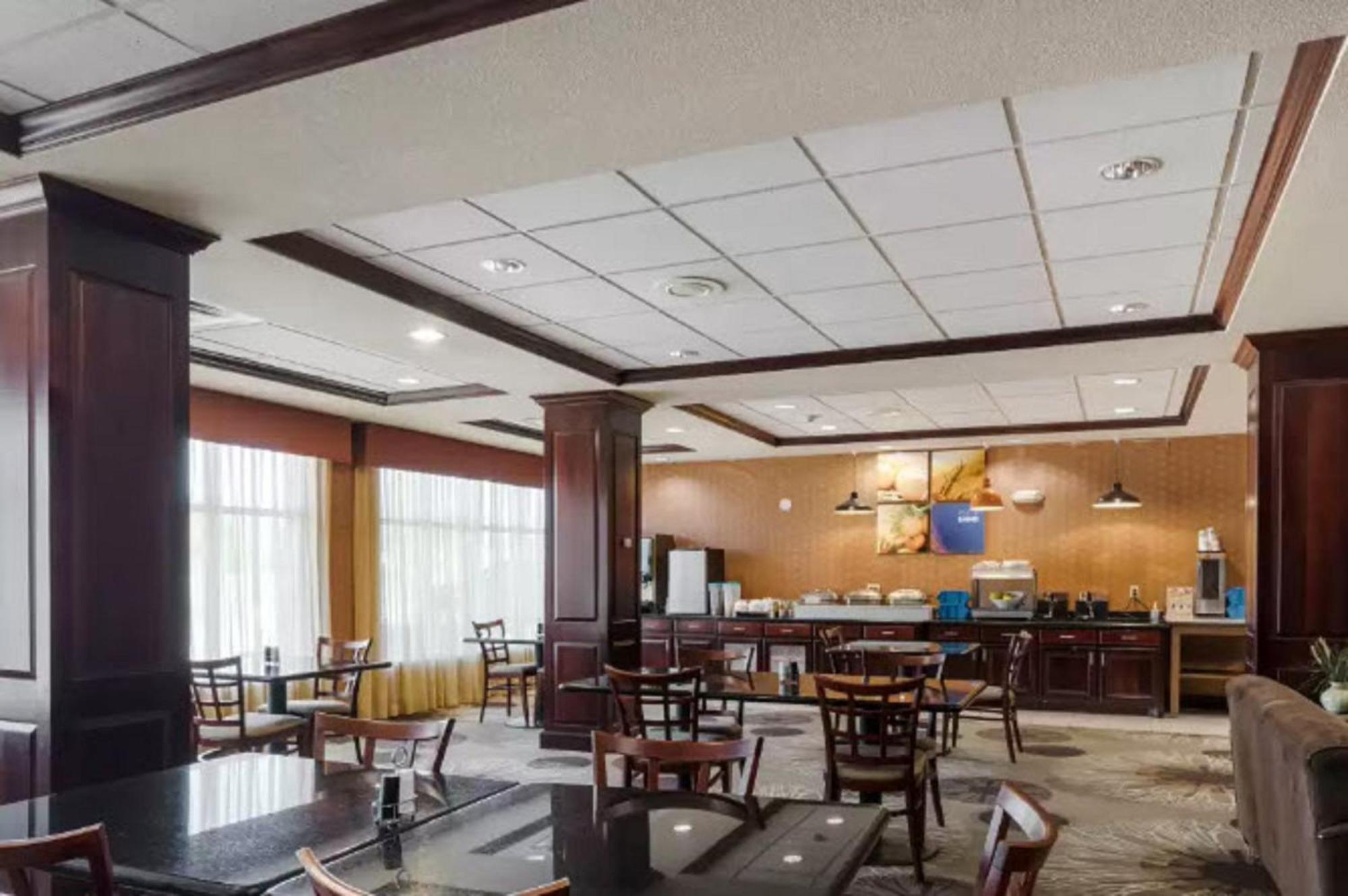 Lake Texoma Inn And Suites Денисон Экстерьер фото
