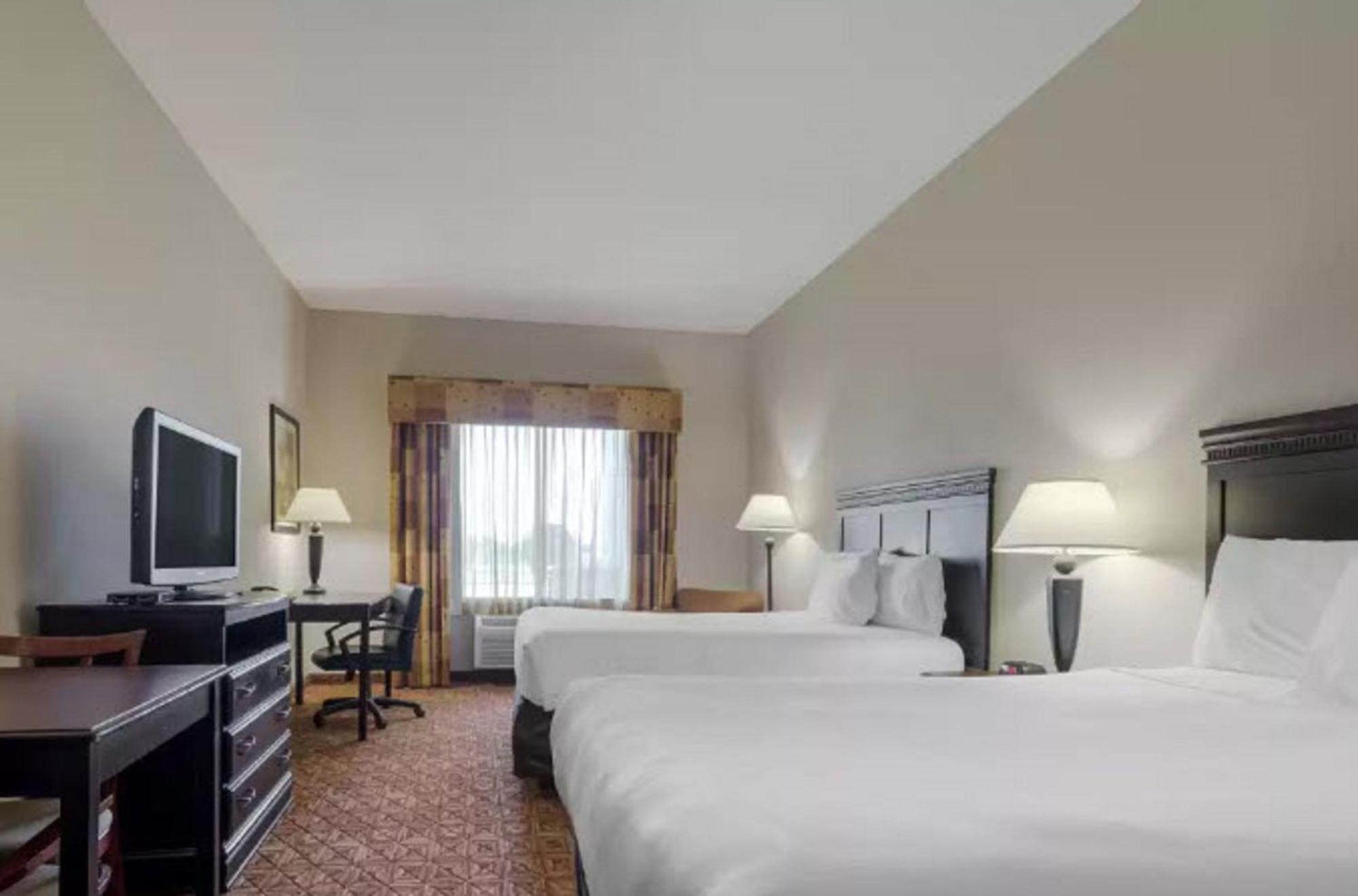 Lake Texoma Inn And Suites Денисон Экстерьер фото